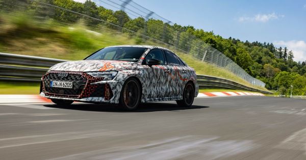 Новый Audi RS3 отнял у BMW рекорд «Нюрбургринга»