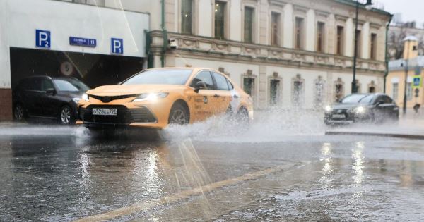 Цены на такси в Москве из-за непогоды взлетели в 2,5 раза