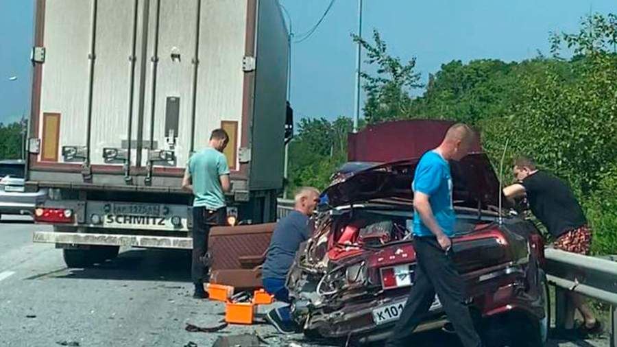 Во Владивостоке в массовом ДТП с самосвалом пострадали четыре человека