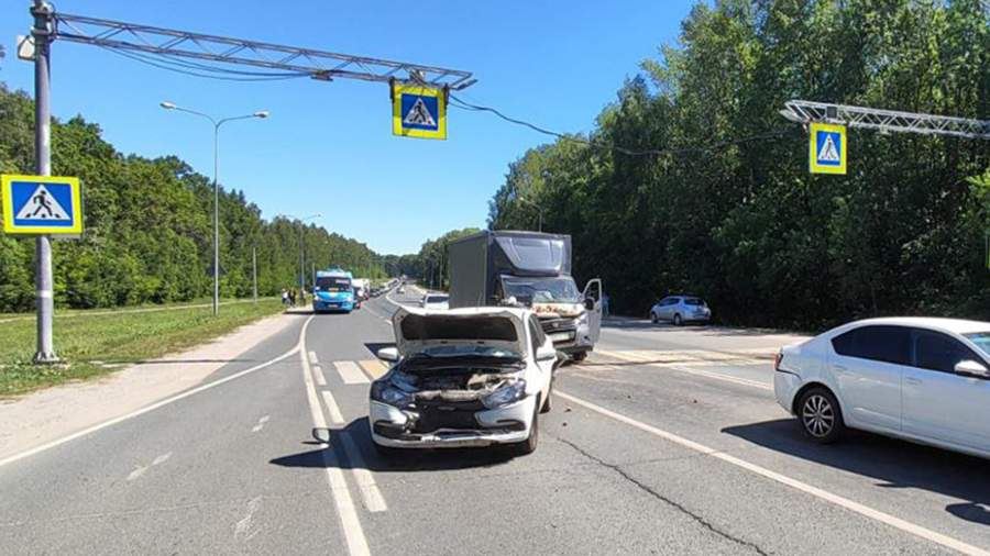 Четыре человека пострадали в ДТП с участием трех машин в Чувашии