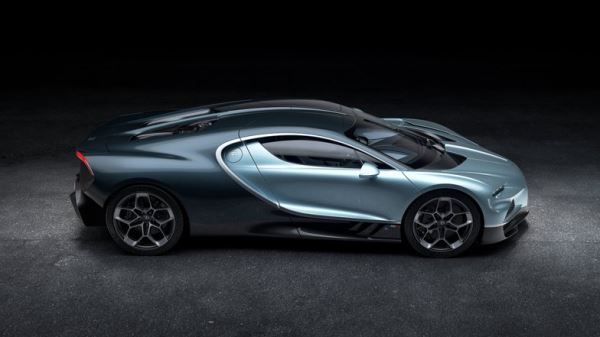 Bugatti выложила много фото нового гиперкара Tourbillon