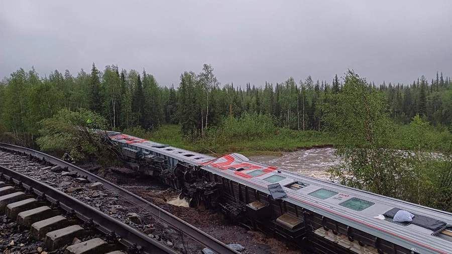 В Республике Коми введен режим ЧС после схода вагонов поезда