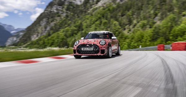 Mini показала на видео очень злой John Cooper Works PROtotpye