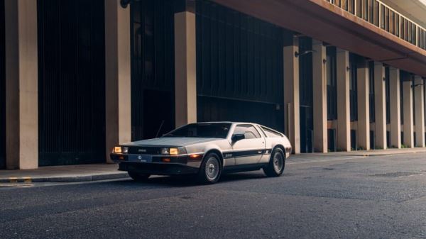 Культовый DeLorean из «Назад в будущее» переделали в электрокар